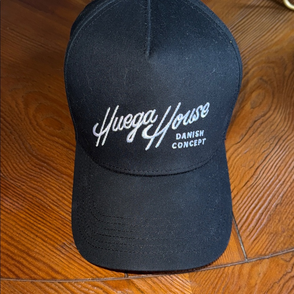 Huega House Men's Black Cap